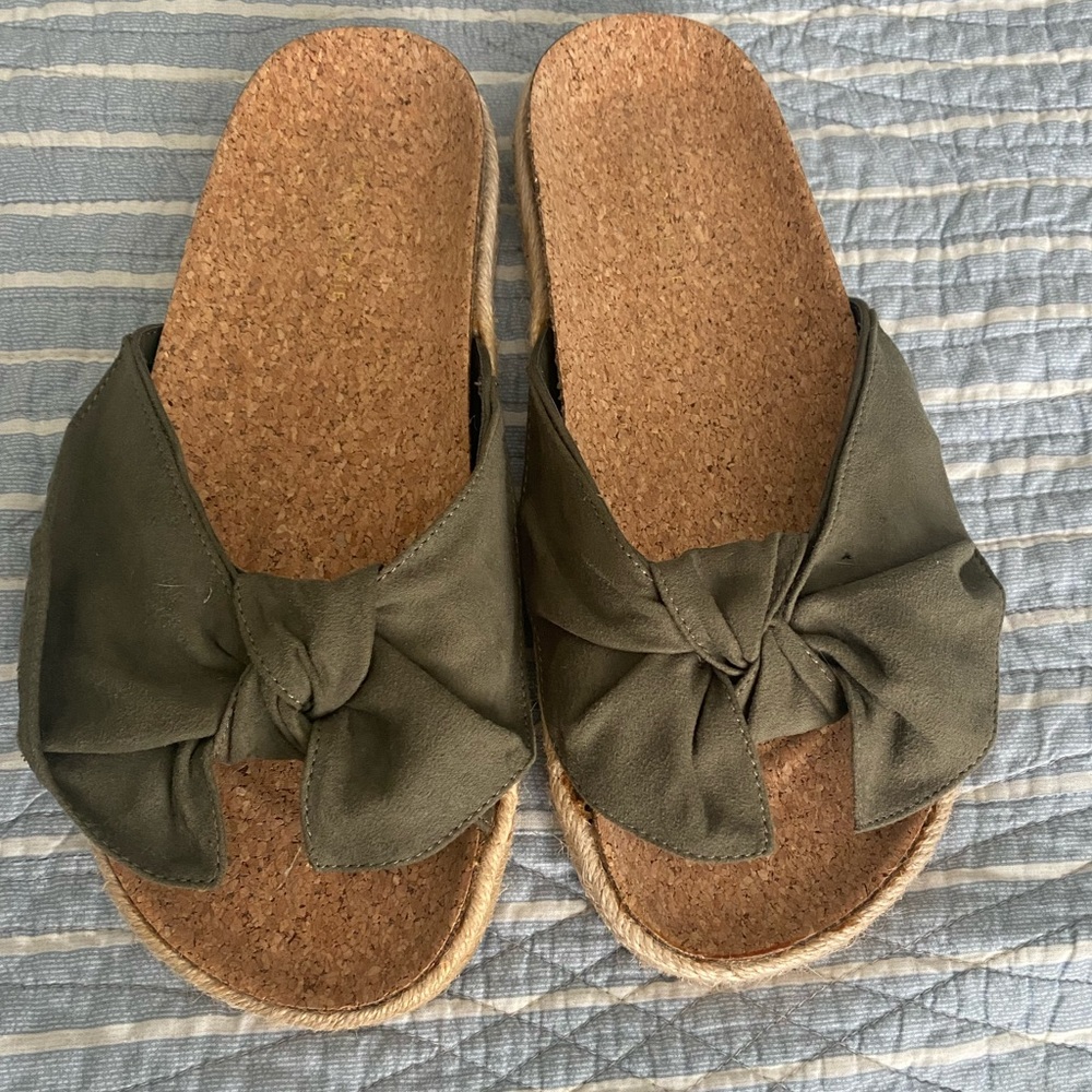 American Eagle Sandals